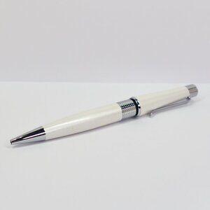 Cross Beverly / Pearlescent White Lacquer / Chrome Ballpoint Pen / Gift Pen